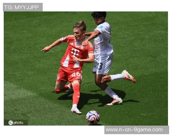 17岁卡尔社交媒体晒滑跪庆祝照德甲官方称联赛首球意义非凡